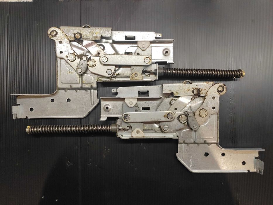 Петля права/ліва для дверей ПММ Ariston, Indesit C00302997 / C00302998