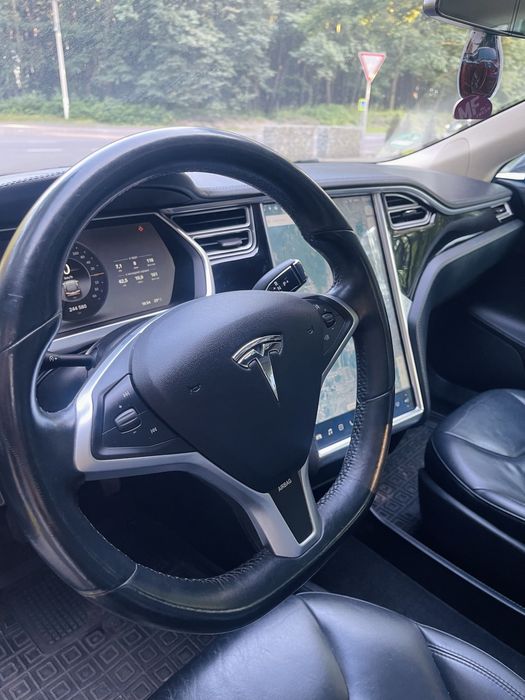 Тесла Модель S 85kw Європа