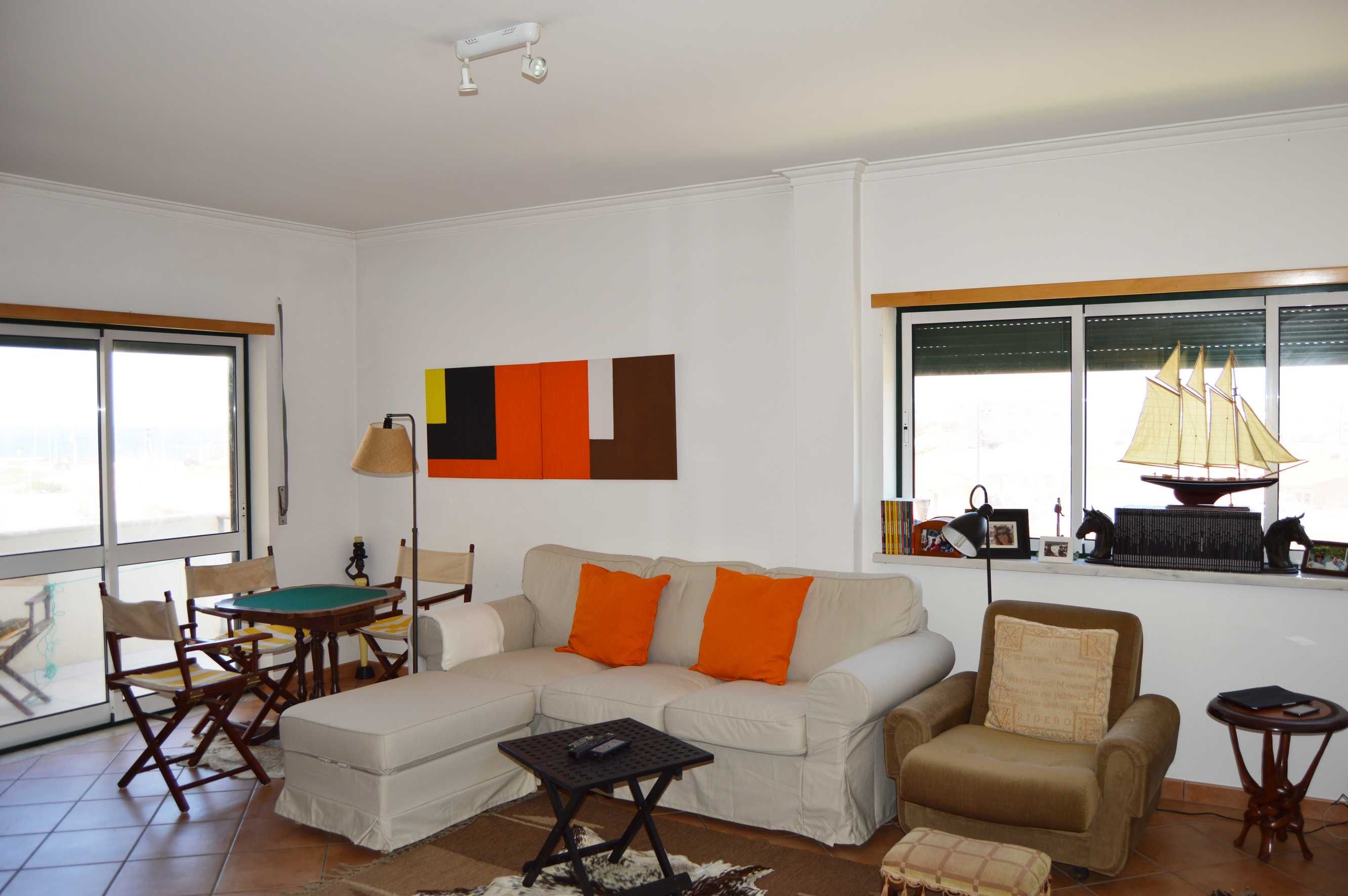 Apartamento T3 com Piscina em Peniche – Vista Mar e Perto da Praia