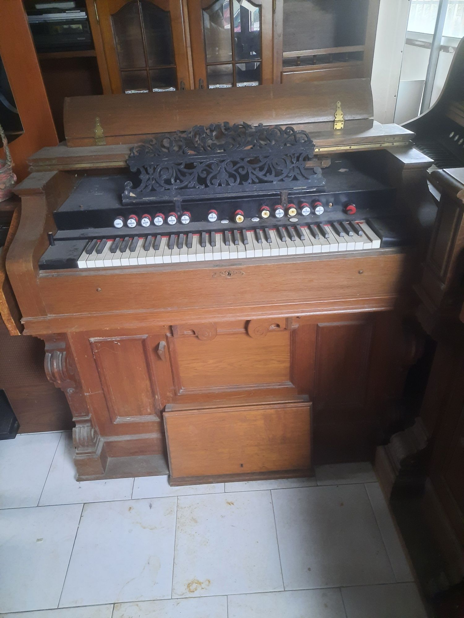 Piano e órgãos, manuais e outros eletricos