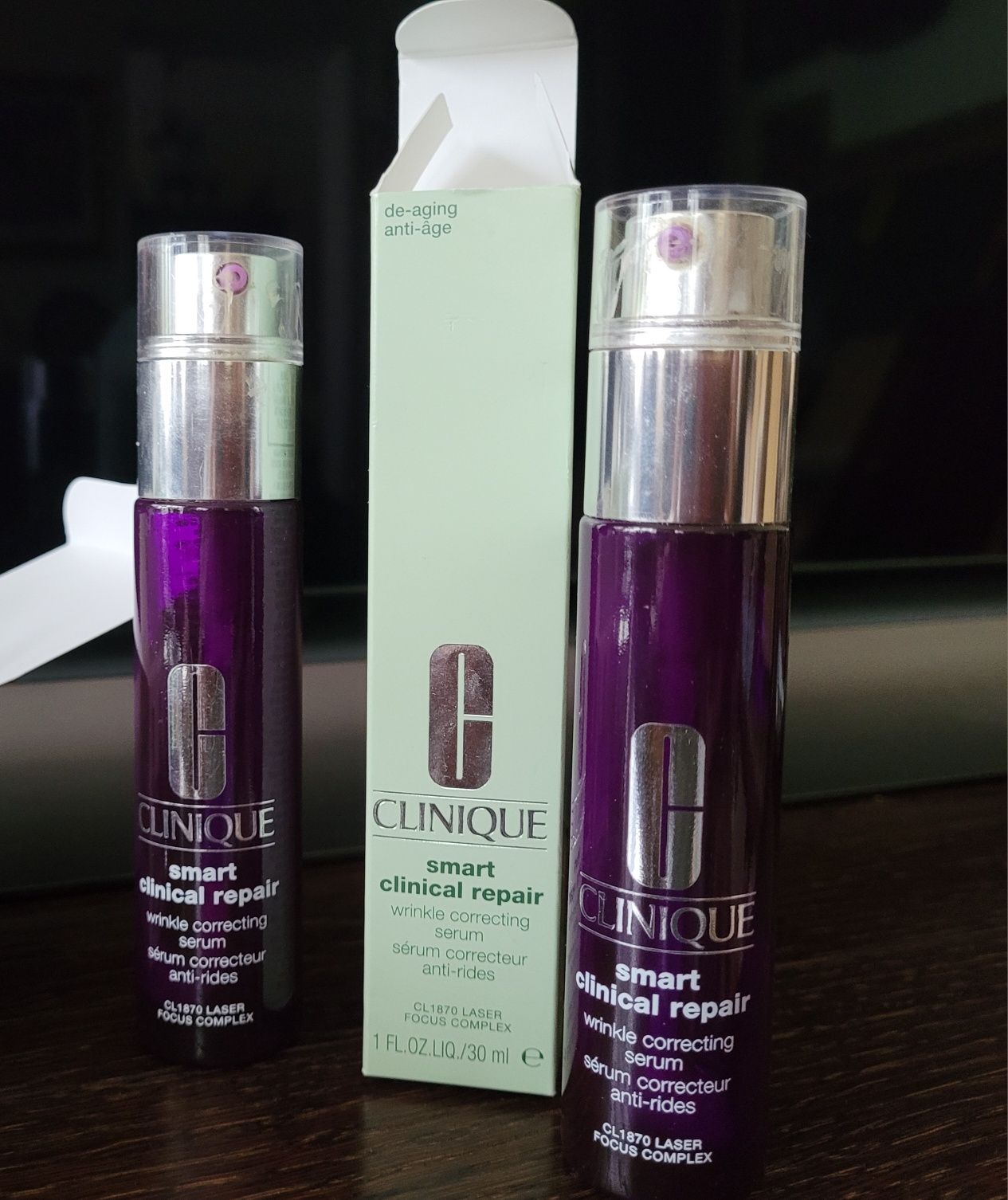 2 pojemniki po kremie Clinique Smart repair- serum