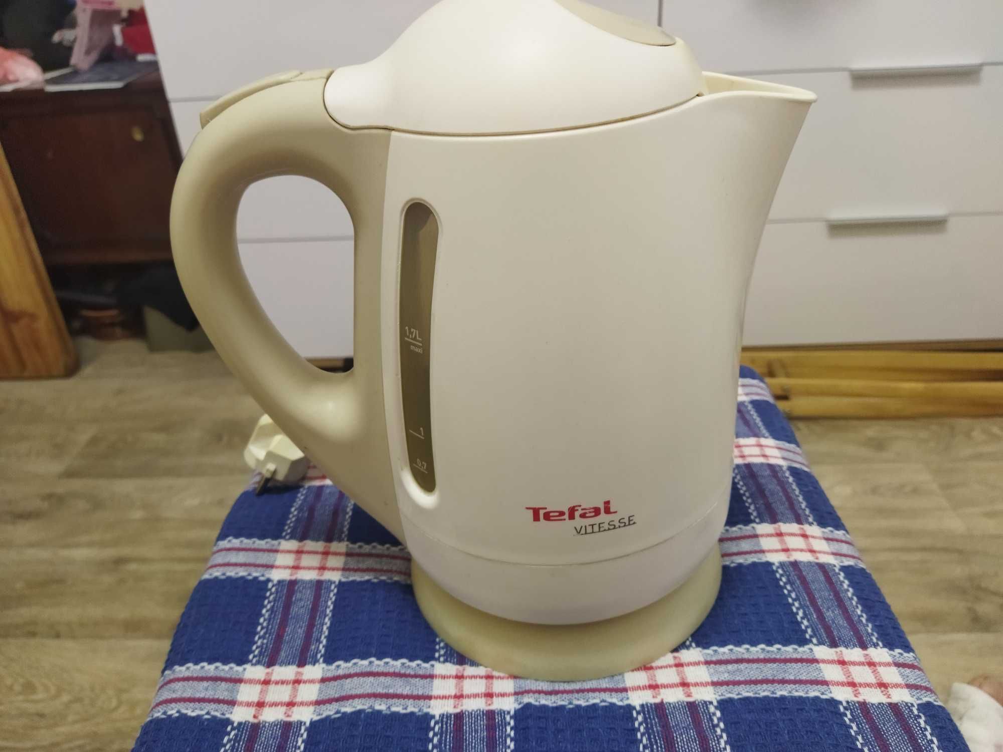 Электрочайник Tefal Vitesse BF262090 2400W.