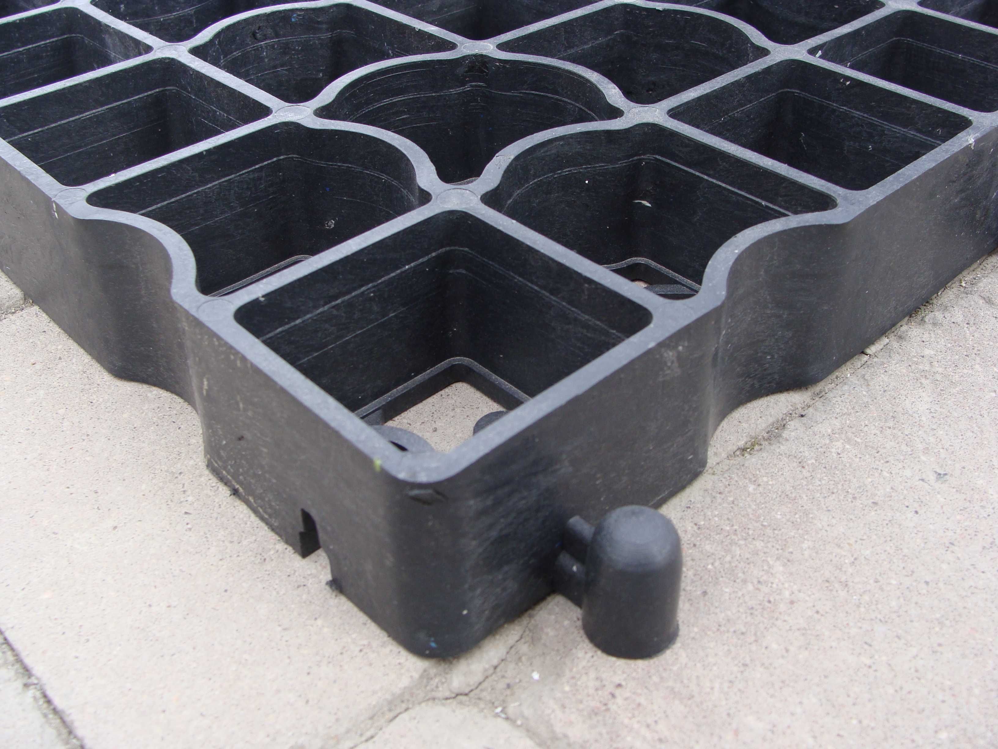 Kratka parkingowa 50x50x5 czarna, chodnik, podjazd