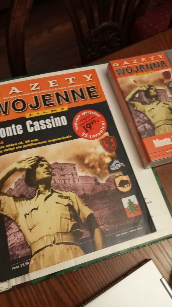 Gazety wojenne z filmem Monte Cassino