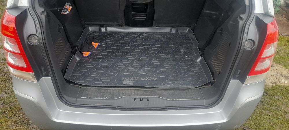 Продам автомобіль Опель Zafira