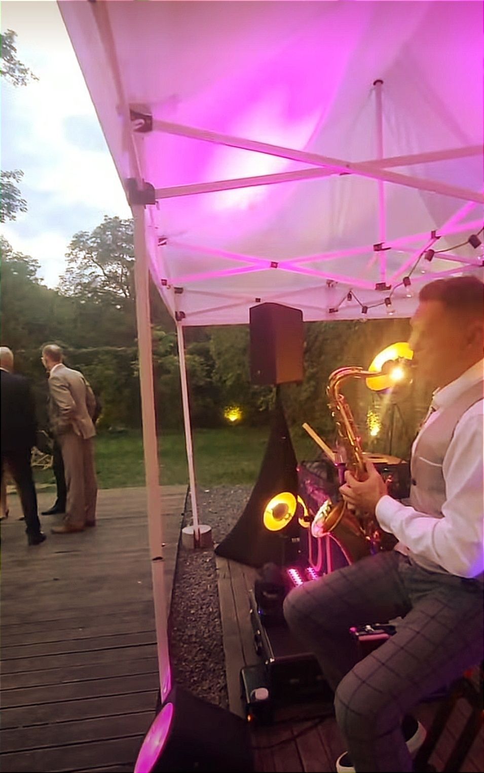Śpiewający DJ + saksofon (obsługa eventów oraz ślubów)