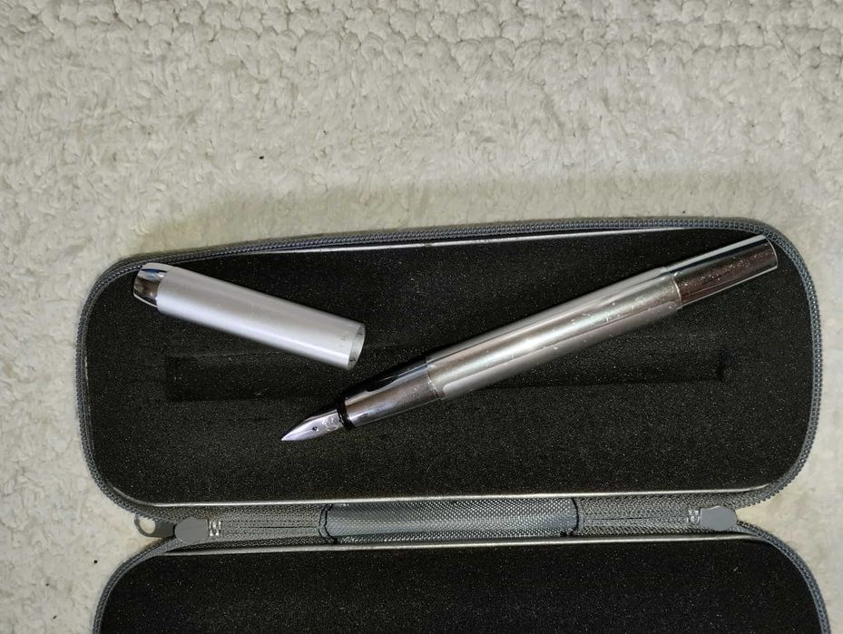 Pelikan Pura P40 stalówka f stan praktycznie nowy