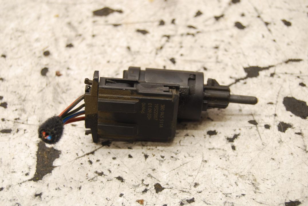 CZUJNIK STOP 3B0945511A 3B0945511 3B0945511B VW GOLF V AUDI SEAT