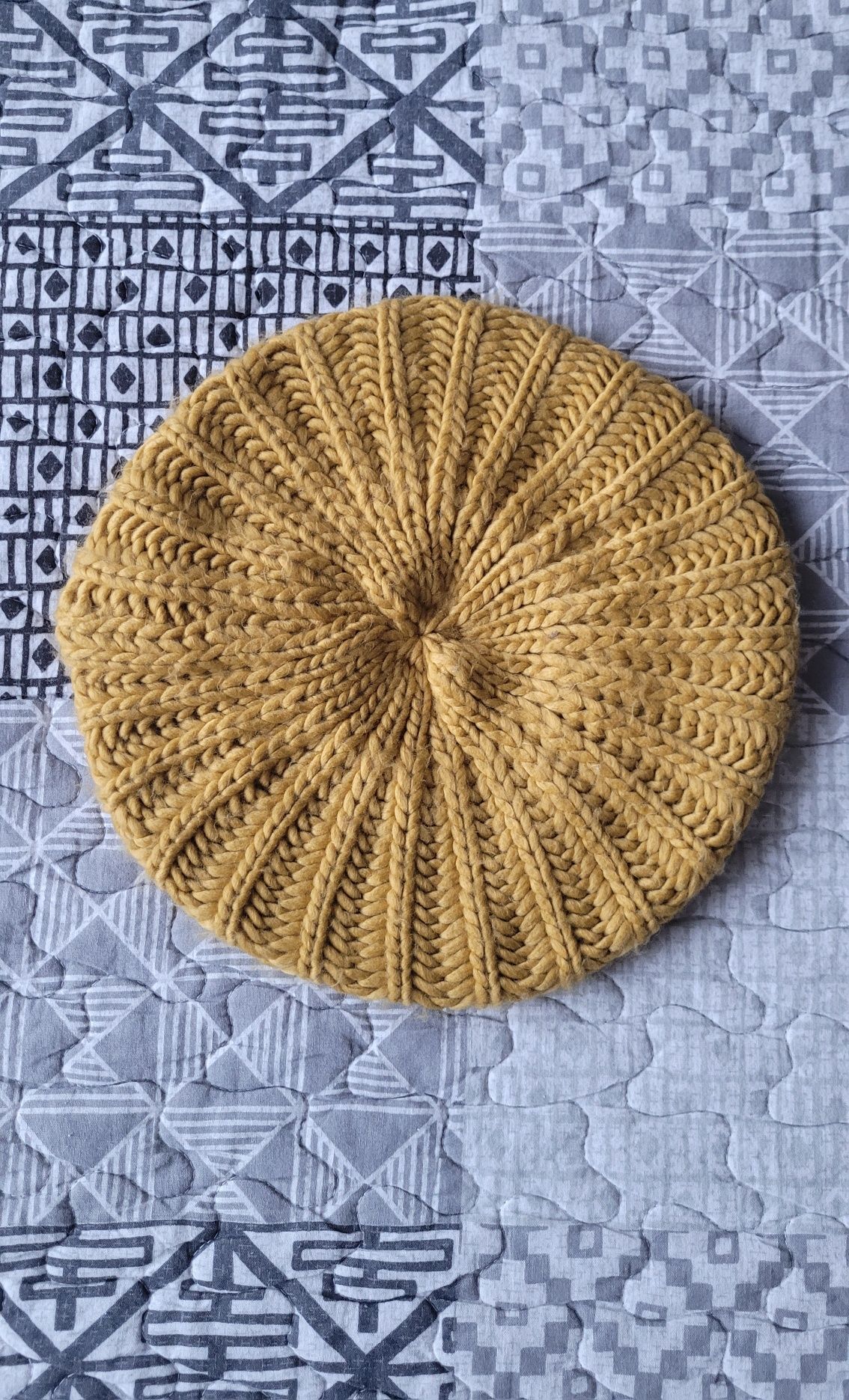 Żółta czapka / beret TXM