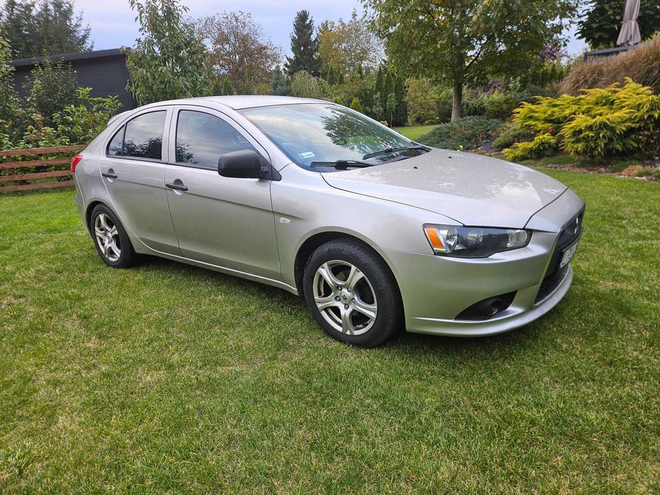 Samochód Mitsubishi Lanser