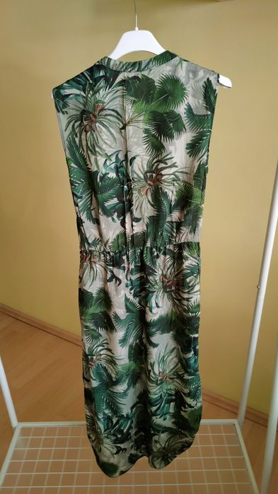 Sukienka motyw roślinny