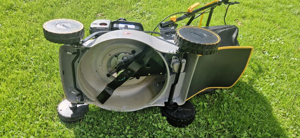 Kosiarki spalinowe z napędem