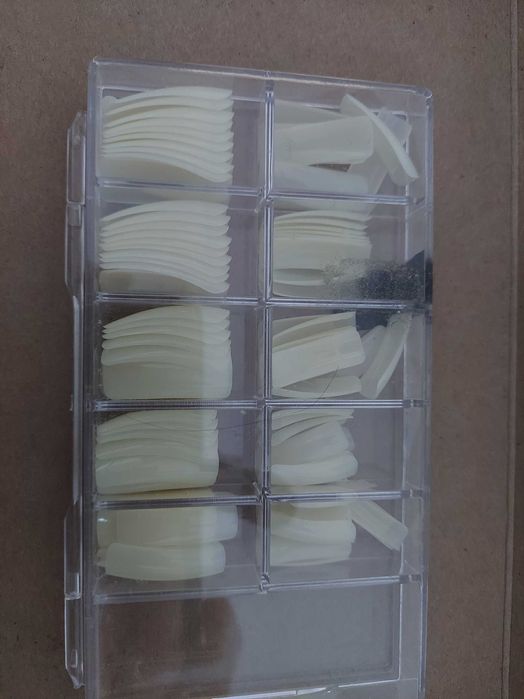 Tipsy przezroczyste, białe, mleczne