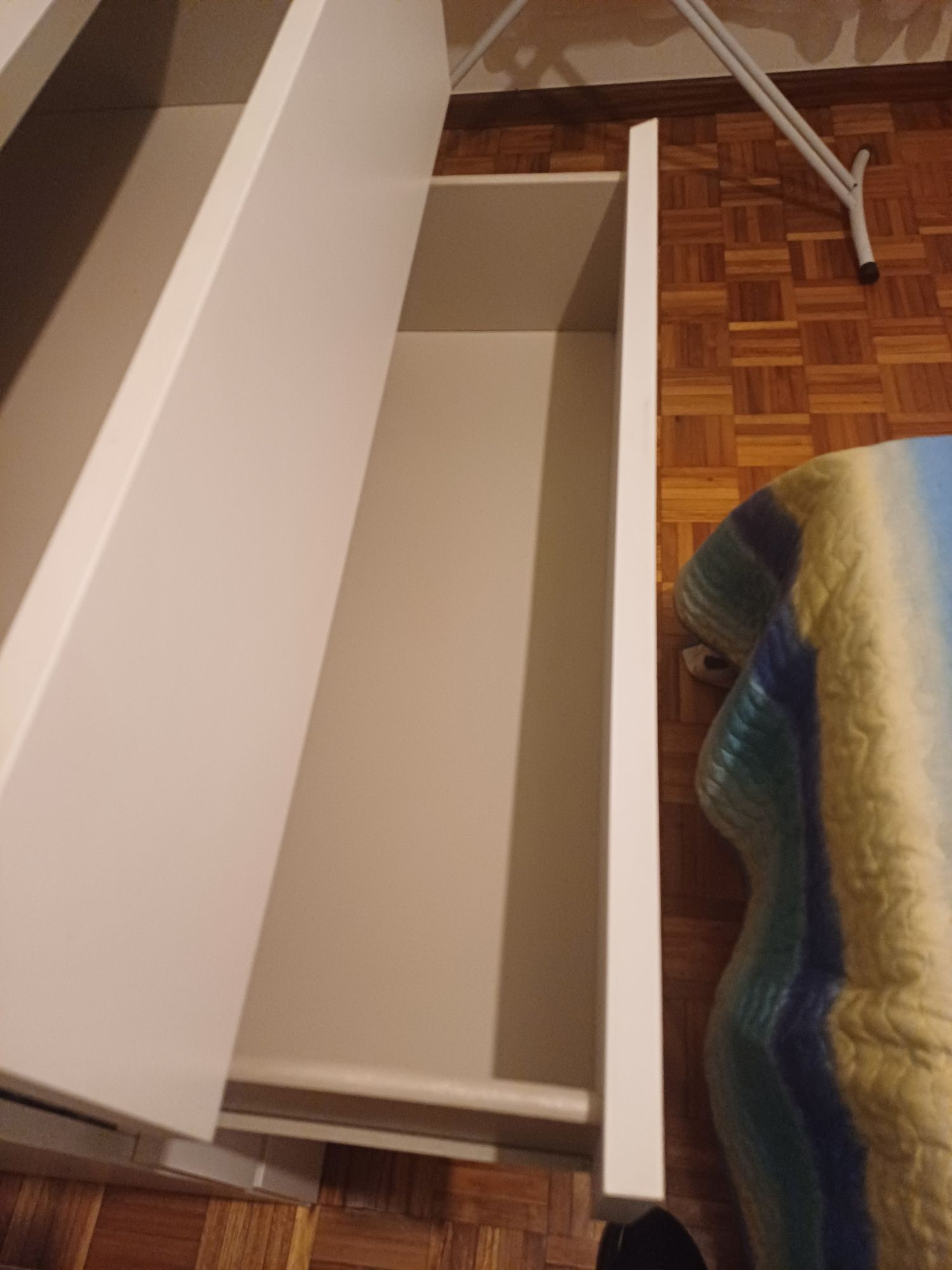 Cômoda em estado de nova 35e