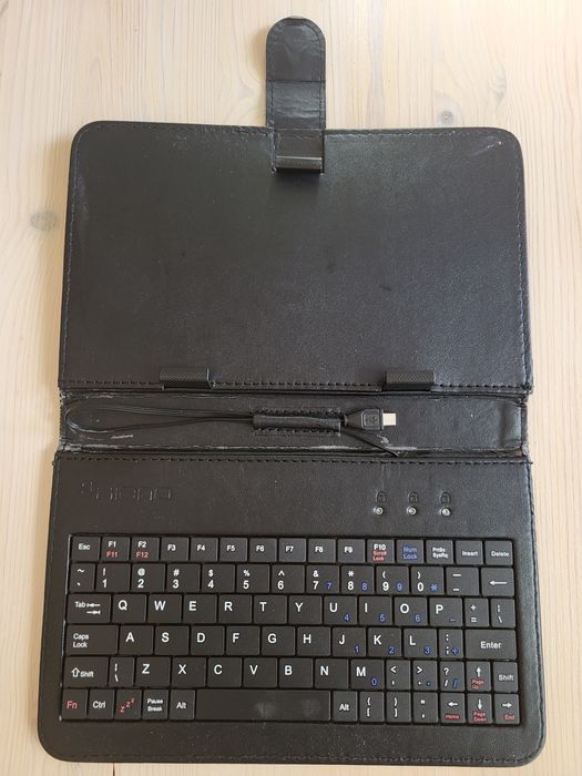 Etui pokrowiec z klawiaturą na tablet