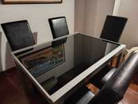 Mesa em vidro extensível com cadeiras