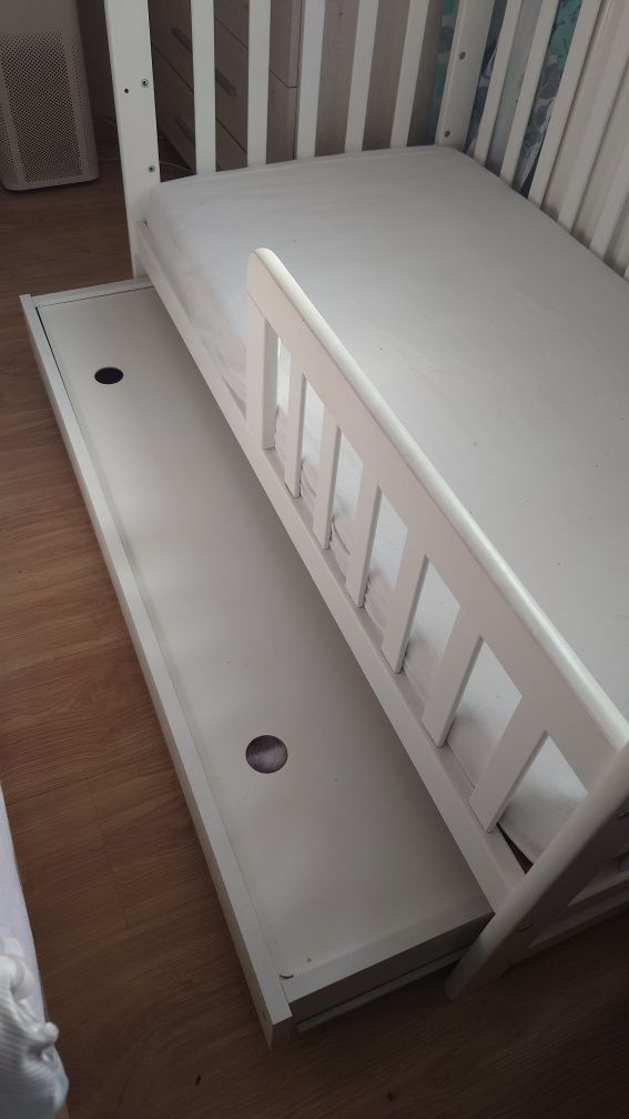 Łóżeczko dziecięce 60x120cm z materacem, jak nowe!