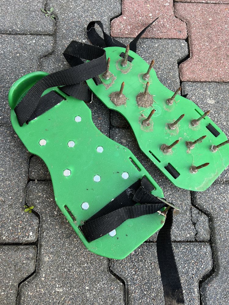 Aerator do trawników nakładka na buty napowietrzanie wylewki itd