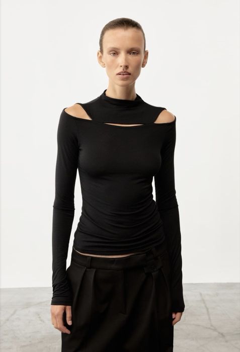 Лонгслів COOSH з акцентними вирізами XS/S