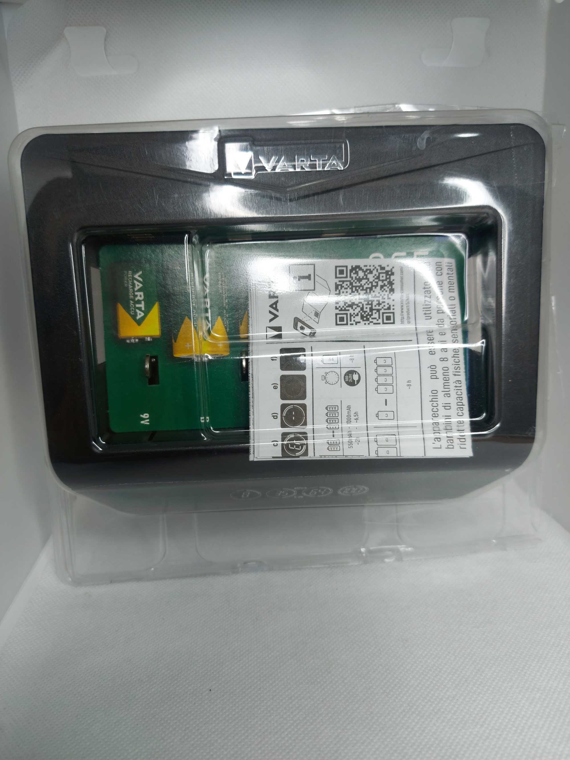 adowarka akumulatorków Ni-MH VARTA LCD UNIVERSAL CHARGER PLUS 57688