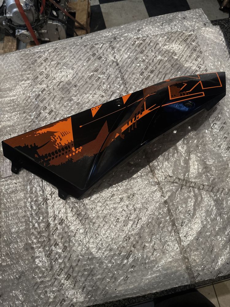 KTM 690 DUKE SM Bok Osłona Owiewka Lewa N1063