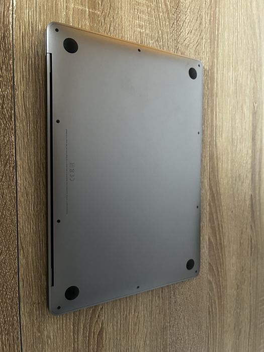 MacBook Air 13” Retina (2020) – i3 / 8 GB RAM