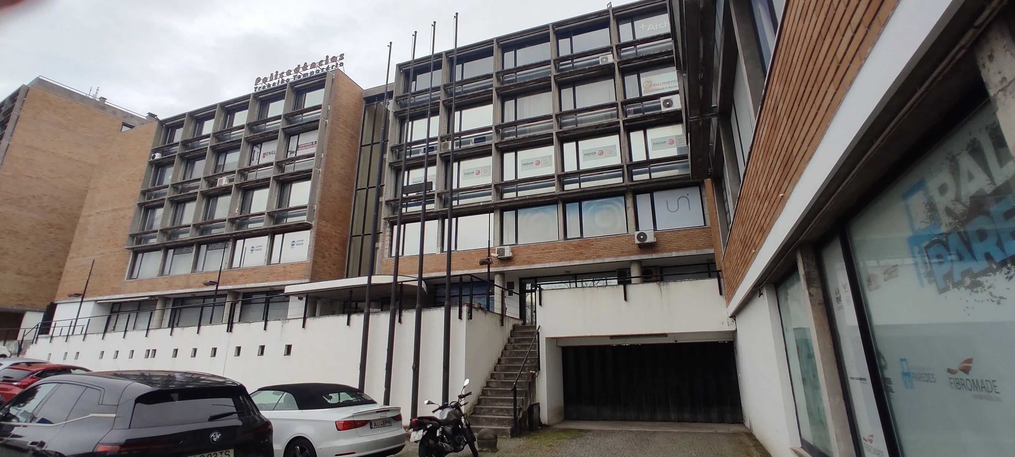 Lugar de Garagem Arrendar / Vender - Próximo do IKA e Aeroporto