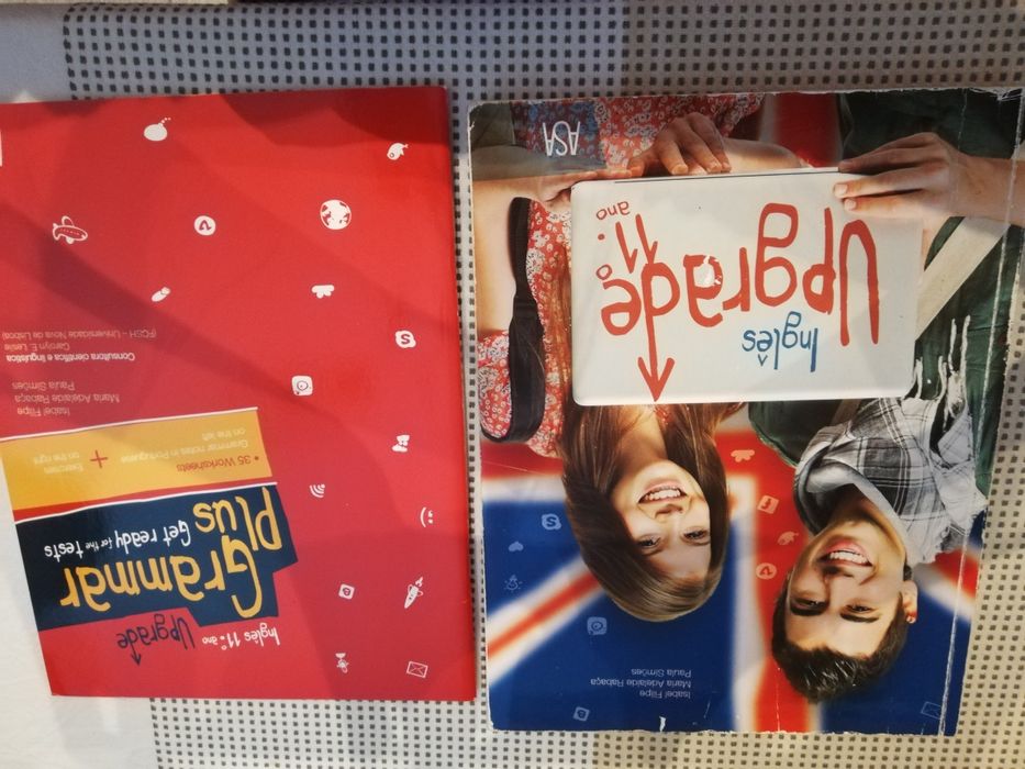 Livros de inglês - 11°ano