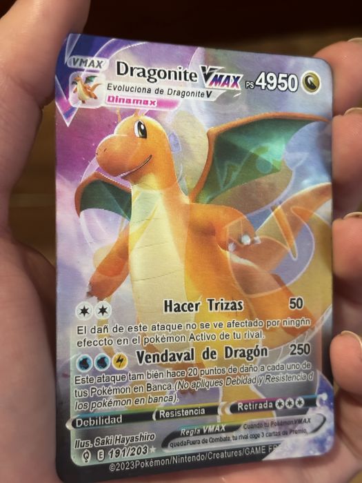 Carta pokemon dragonite VMAX