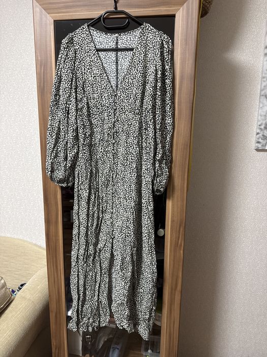 Сукня H&M довжини міді