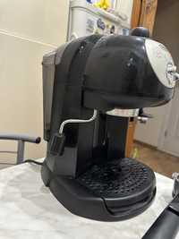 Рожковая кофеварка DeLonghi EC200cd.b