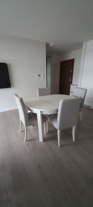 Stół rozkładany biały z krzesłami