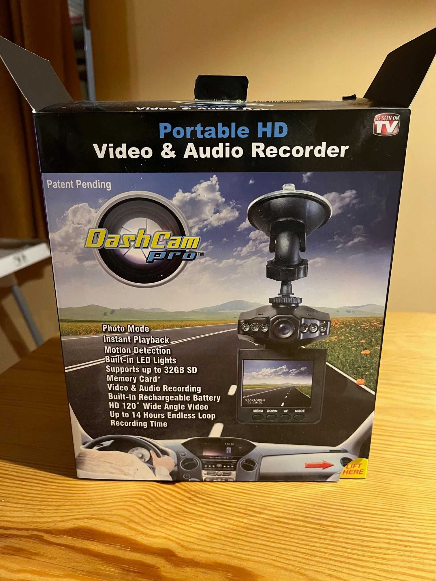 Sprzedam rejestrator samochodowy z ekranem marki DashCam Pro+