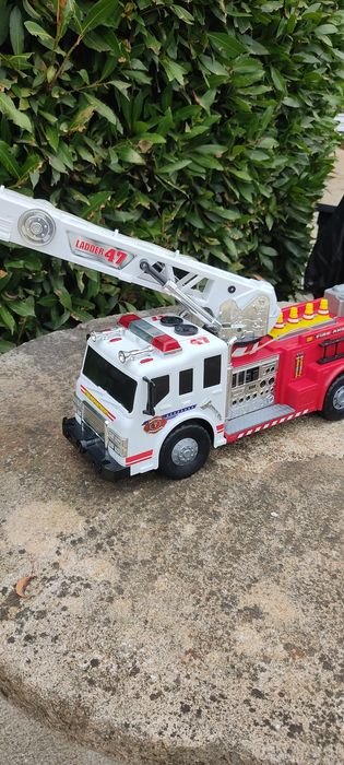 Fantástico Carro bombeiros com comando