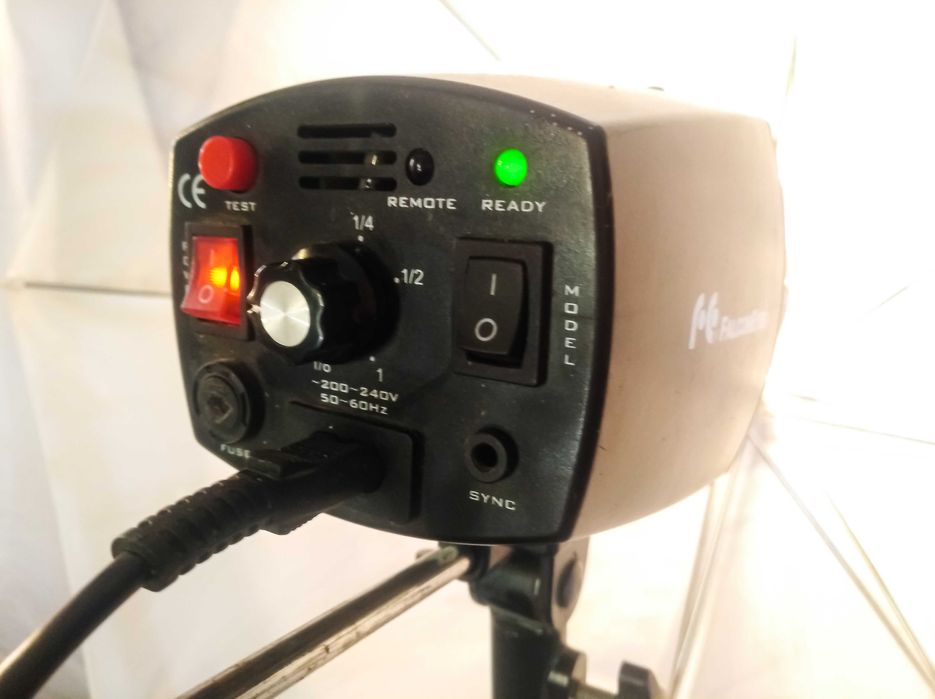 Набор студийного света Falcon Eyes SS на 3 вспышки + аксессуари