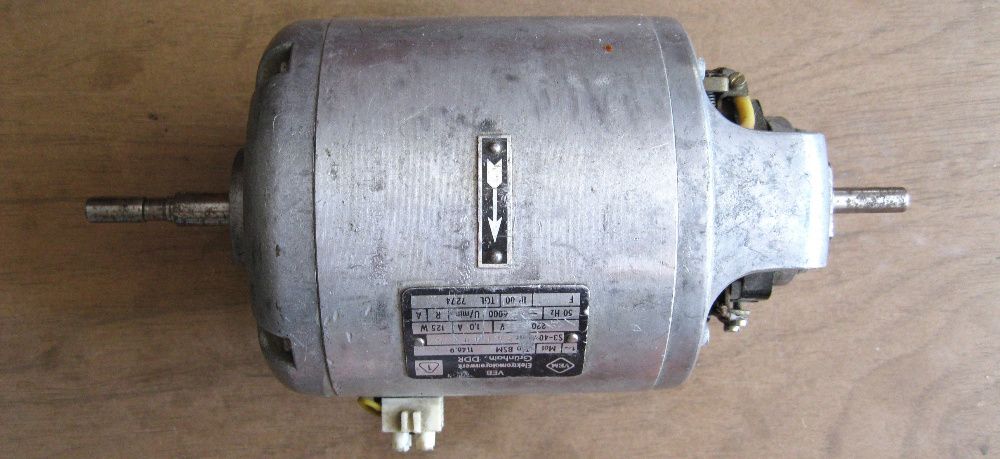 Коллекторный электродвигатель модель BSM 1146.9; 220V-1,0A-125W.