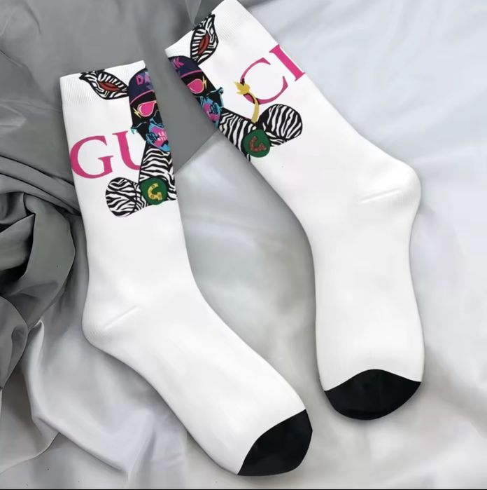 Śliczne nowe skarpetki białe uni