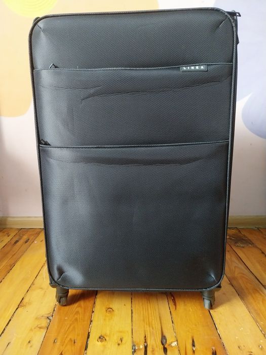 Продам чемодан .