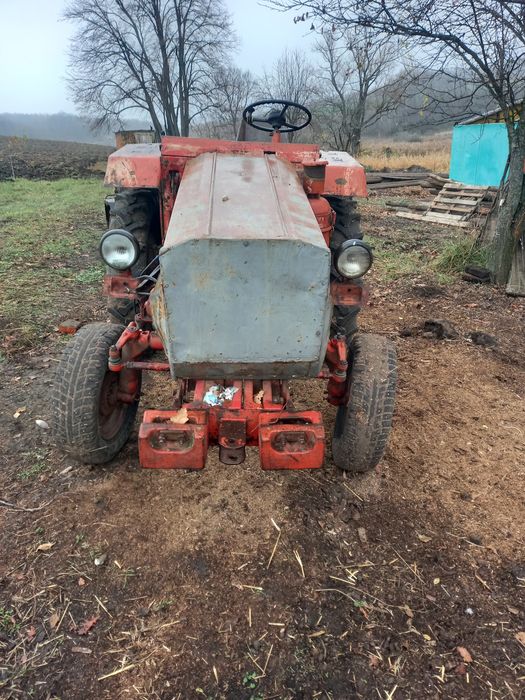 Продам трактор  Т25