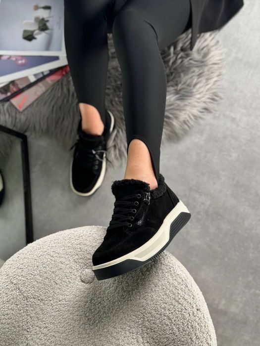 Теплі шкіряні , замшеві кросівки на хутрі, білі, чорні