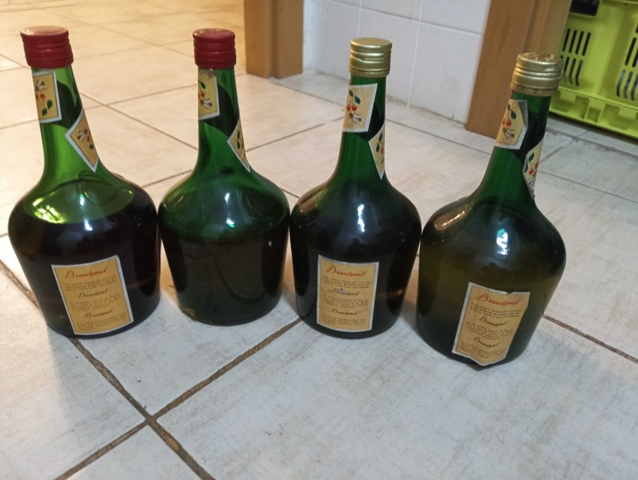 Lote 4 garrafas Brandymel antigas, fechadas.