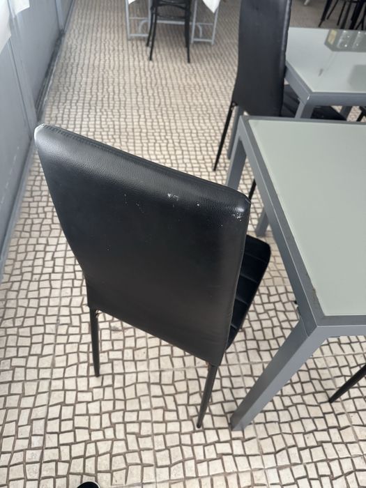 Mesa cafe, restaurante com cadeiras