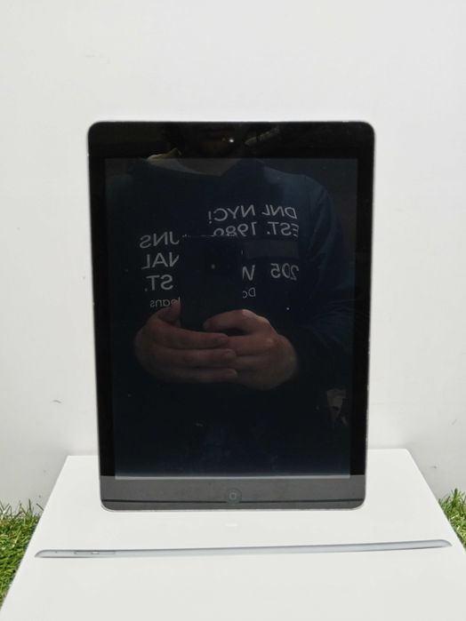 Apple iPad Air 1 (A1474/16 ГБ/Bat 100%) (3)