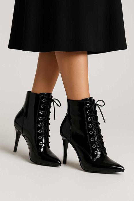 Wiązane botki na szpilce