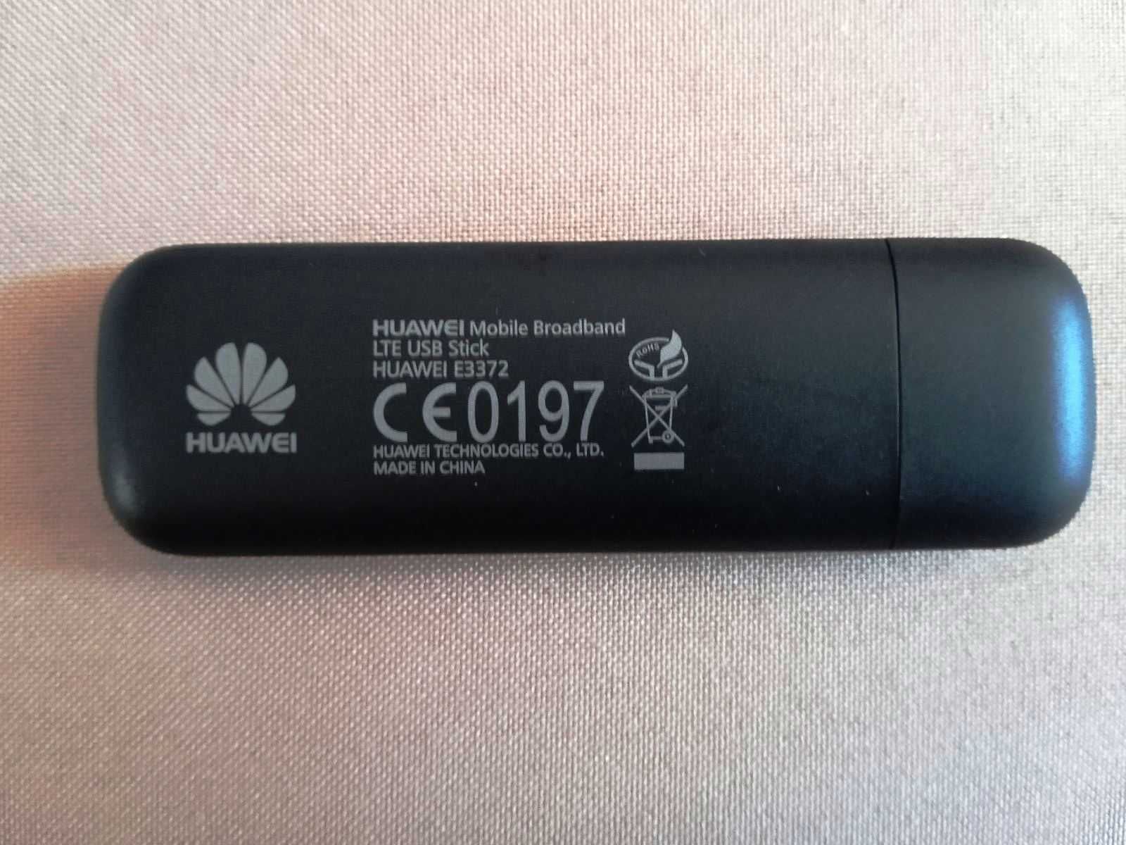Zyxel Keenetic III Интернет-центр и модем 4G LTE Huawei E3372s-153