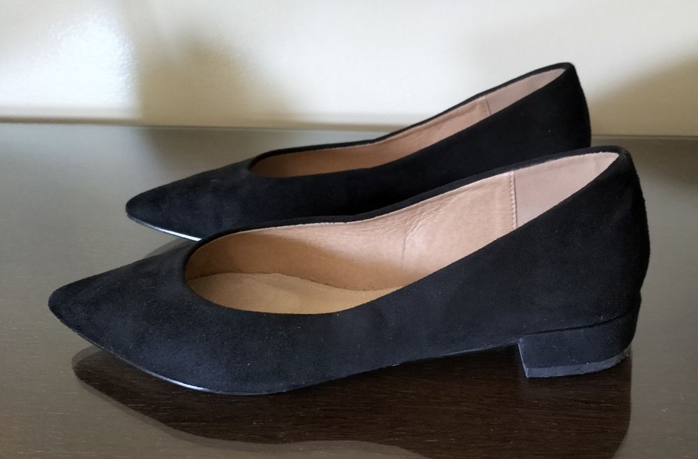 Sapatos rasos elegantes em pele genuína