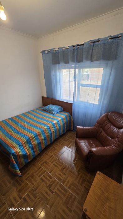 Quarto mobilado para arrendar (despesas incluidas)