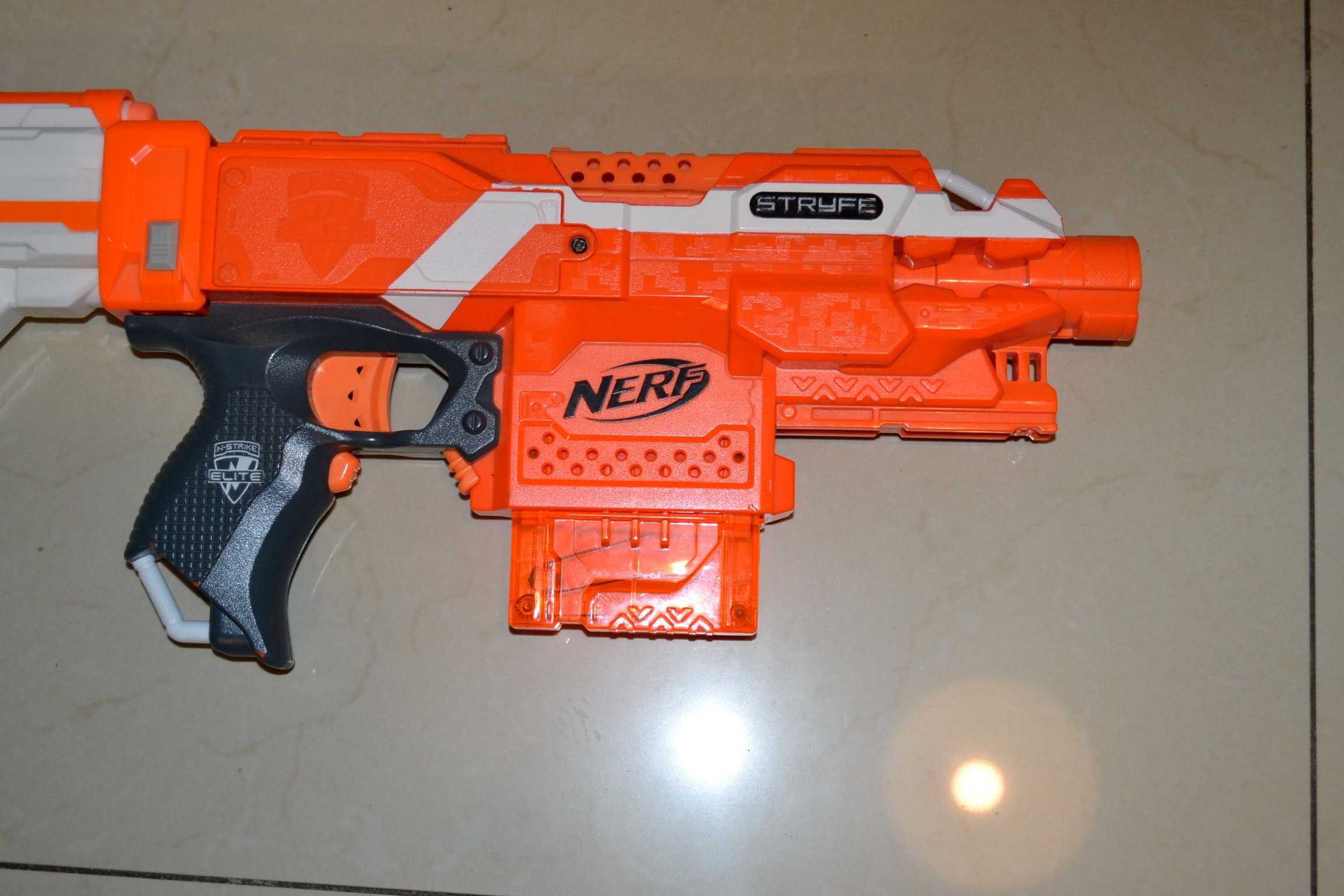 Nerf N-Strike Stryfe + kolba + strzałki