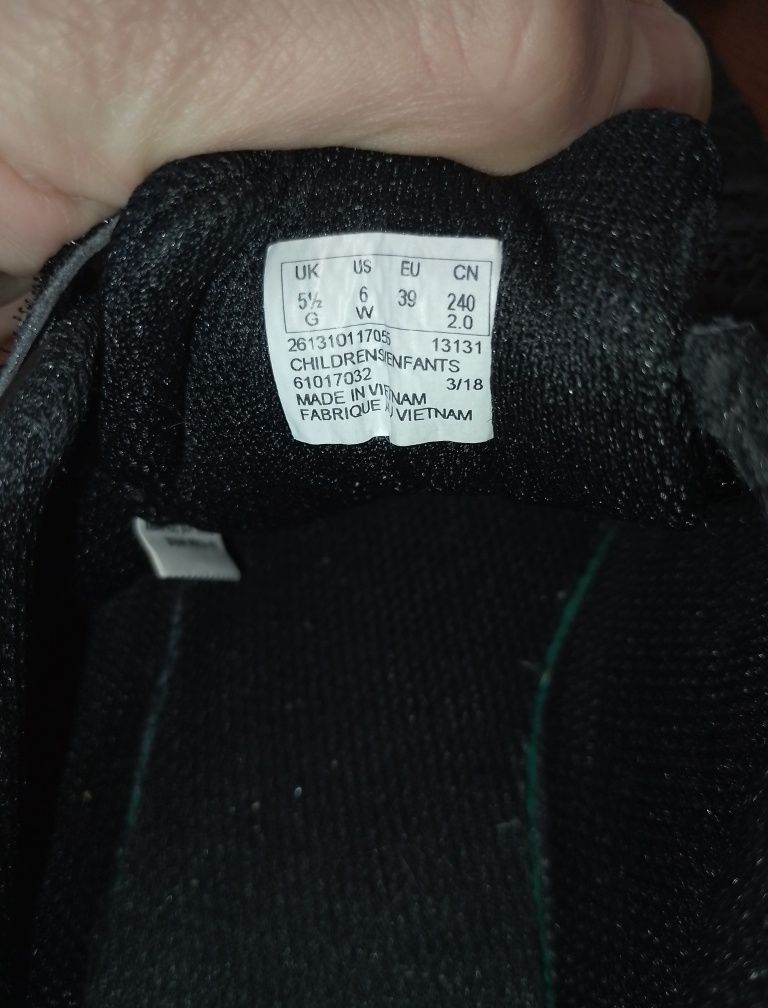 Clarks męskie 39 super stan turfy halówki