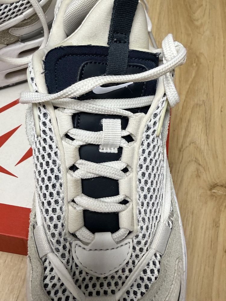 Кросівки Nike Air Max Furyosa - білого кольору з синіми вставками